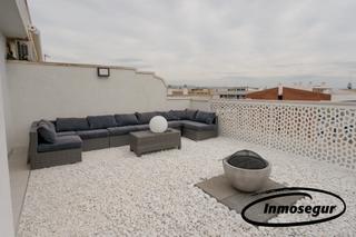 Àtic a Carrer d'isaac albéniz 13. Ático dúplex con licencia turística a 100m de playa.
