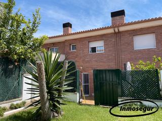 Casa adossada a Carrer del pla de l'era 57. Casa adosada esquinera de 170 m2 en cap salou