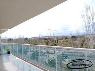 Appartement dans Avinguda de joan fuster 5. Piso en plaza europa con pkg incluido