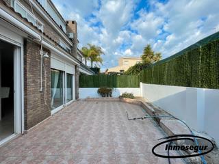 Chalet in Carrer joaquim mir 16. En venta chalet adosado de 280 m² en vilafortuny.