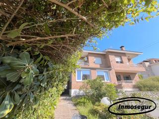 Casa aparellada a Carrer de ventura gassol i rovira 17. Excelente oportunidad chalet pareado en salou