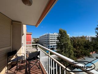 Apartament a Carrer de logronyo 8. Apartamento con piscina cerca de playa