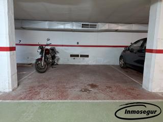 Aparcament cotxe a Carrer de cambrils 9. Amplia plaza de parking
