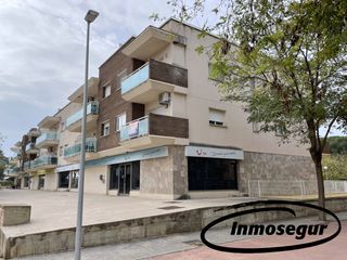 Rent Car parking in Carrer castell de miravet 2. Plazas parking junto al mercadona de vilafortuny.