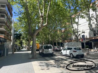 Miete Geschäftsraum  Carrer major. Local esquinero con terraza en c/ major