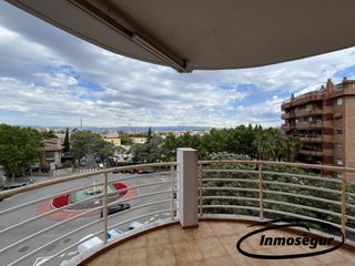 Piso  Calle salauris 1. Amplio piso con pkg y trastero en salou centro