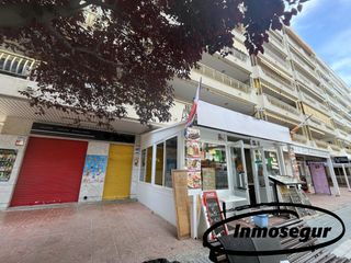 Business premise in Carrer de la ciutat de reus 46. Inversión- en venta dos locales con inquilino