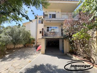 Maison jumelée  Carrer dels pins del cintet 9. Chalet pareado en cala crancs, cap salou.
