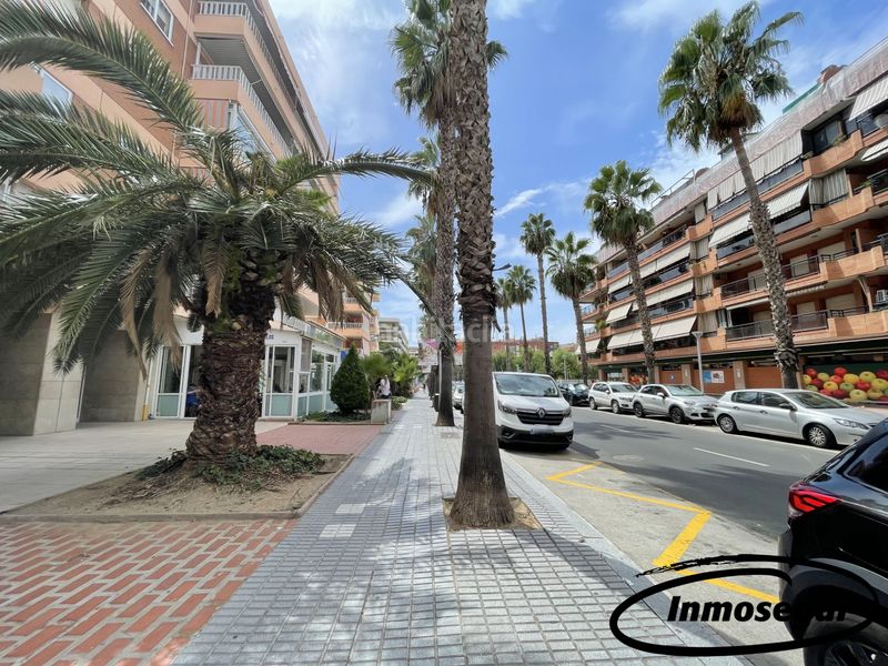 Foto 27aff39e-c795-40bc-af33-001575821864. Local comercial a carrer de barcelona 74 a Centre Salou