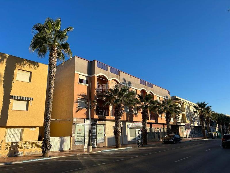 Foto 8fa68f14-1ffb-479e-9d58-bc7d11dd3c98. Apartament amb aparcament a Centro Alcázares (Los)
