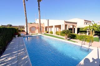 Xalet a Los Balcones-Los Altos. Chalet en venta en los balcones, 5 dormitorios.