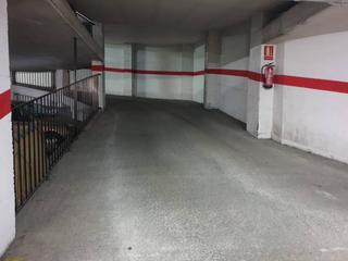 Aparcament cotxe a Crevillente. Garaje en venta en centro.