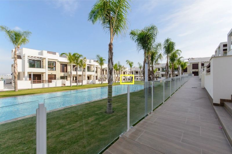 Foto b7d5131c-347e-48c5-a45b-0d4962907d8e. Planta baixa amb aparcament piscina a La Florida Orihuela