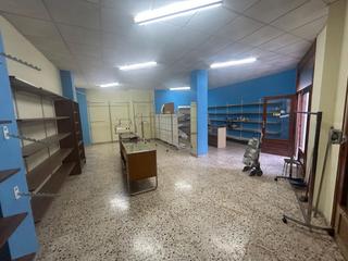 Local Comercial a Crevillente. Local com. en venta en santísima trinidad, 1 despacho.