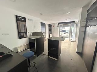 Lloguer Local Comercial a Crevillente. Local com. en alquiler en avda. de madrid, 3 despachos.