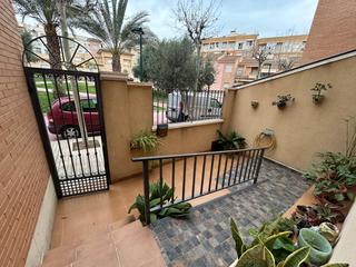 Casa adossada a Crevillente. Casa adosada en venta en ronda sur, 5 dormitorios.