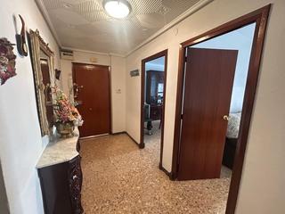 Pis a Crevillente. Piso en venta en avda. san vicente ferrer, 4 dormitorios.