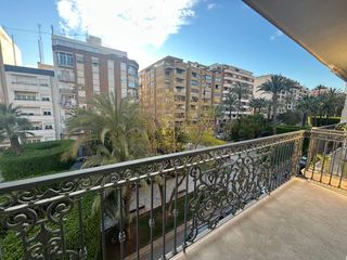 Flat in Crevillente. Piso en venta en fontenay, 4 dormitorios.