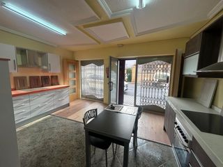 Local Comercial a Crevillente. Local com. en venta en santísima trinidad, 1 despacho.