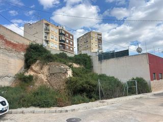 Terreny residencial a Crevillente. Solar en venta en biblioteca.