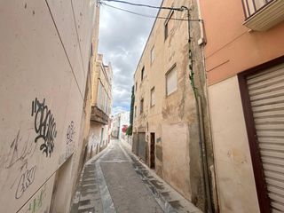Casa a schiera in Crevillente. Casa adosada en venta en centro, 4 dormitorios.