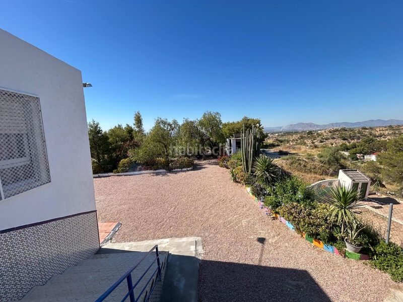 Foto 0d34365a-da80-49c4-93f4-72af8f819f4a. Chalet mit pool in Crevillente