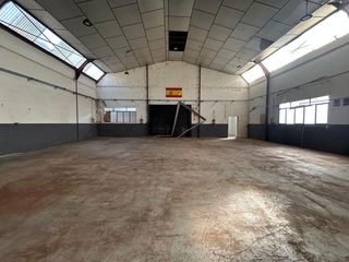 Capannone industriale in Crevillente. Nave industrial en venta en crevillent, 4 dormitorios.