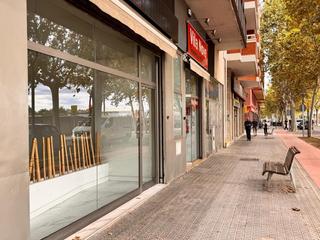 Location Local commercial à Rambla exposició 41. Local comercial acondicionado