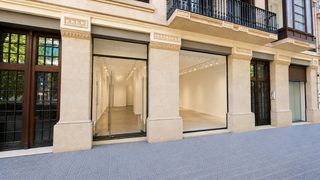 Local Comercial a Carrer de casanova 50. Local en casanova