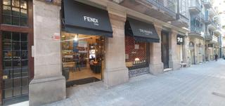 Local commercial à Carrer de casanova 50. Local en casanova