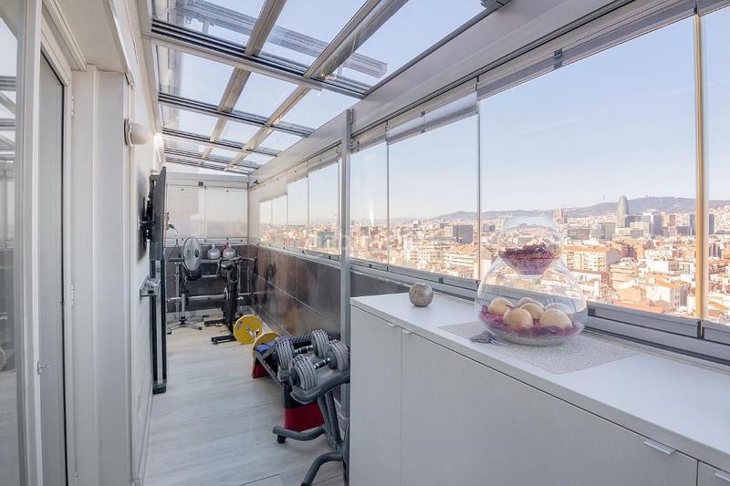 Foto d084a848-ef58-48c2-9c30-fa5de999572d. Penthouse with heating parking in Poblenou Barcelona