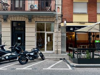 Local commercial à Carrer de violant d'hongria reina d'aragó 165. Local