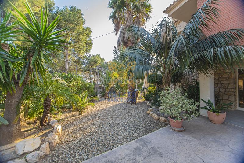 Foto 1fad5318-e7f8-4a56-b0ad-555c84aac707. Casa amb xemeneia a pla de maset - cap de Salou Salou