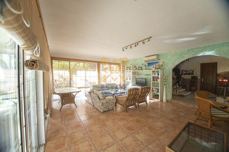 Foto 498c0c81-0753-4a71-99a3-424cd86b8f02. Casa amb xemeneia a pla de maset - cap de Salou Salou
