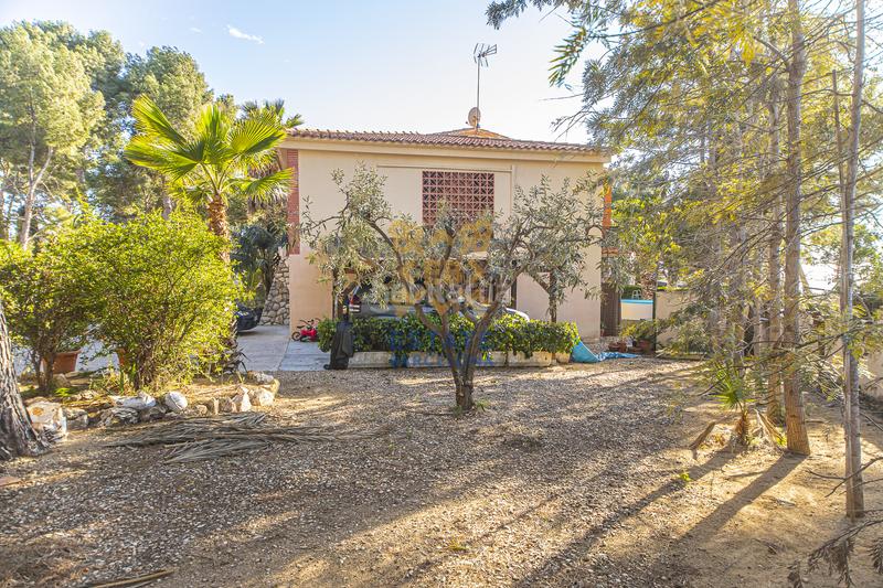 Foto a37f53bd-5a8e-4692-abad-32c32b0deb8e. Casa amb xemeneia a pla de maset - cap de Salou Salou