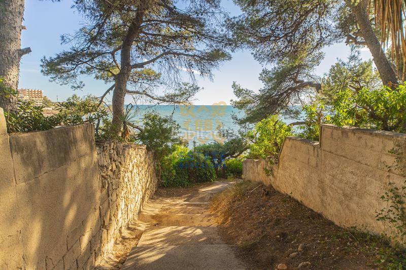 Foto ae25e8de-1a81-496a-98f4-140e3633a9e8. Casa amb xemeneia a pla de maset - cap de Salou Salou