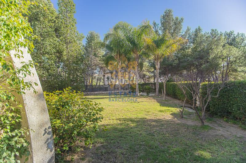 Foto d60f1dab-3a22-4c01-a223-3d979971add4. Casa amb xemeneia a pla de maset - cap de Salou Salou
