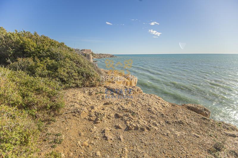 Foto dbd0d1b9-6aed-47f5-8e69-5af235ebe204. Casa amb xemeneia a pla de maset - cap de Salou Salou