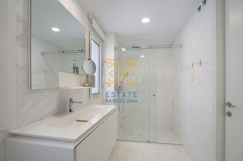 Foto 15d000e9-33ba-49ca-9776-43d2f08b5281. Ático  con vistas en Russafa Valencia