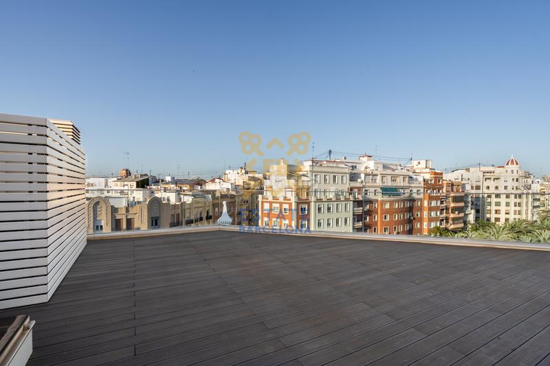 Foto 2612f4b7-ed13-4e8d-aa45-8036aa9c58c8. Ático  con vistas en Russafa Valencia