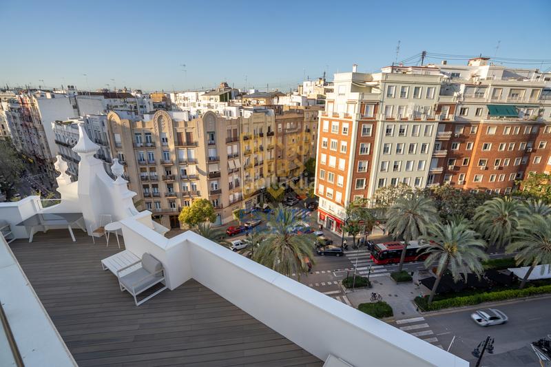 Foto a3285c27-fcf9-4ae1-a8e6-9653d832f93c. Ático  con vistas en Russafa Valencia