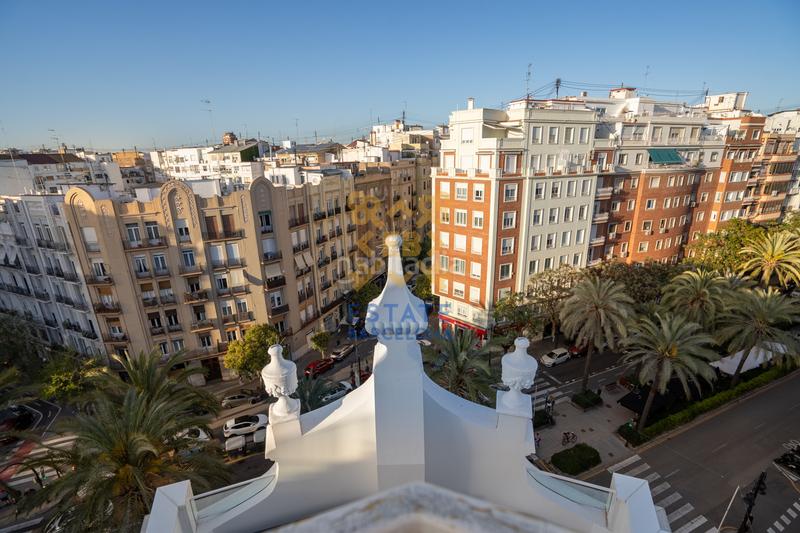 Foto a3c67dc0-2e36-41bc-b2b7-534c1e8a484b. Ático  con vistas en Russafa Valencia