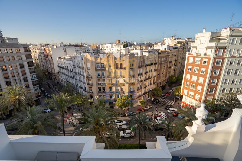 Foto bd401c58-77c1-46c8-bd06-dd1b28560210. Ático  con vistas en Russafa Valencia