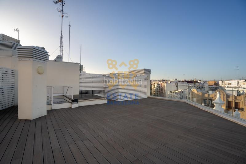 Foto ca243b7c-56a6-4872-8810-7d298aad3f90. Ático  con vistas en Russafa Valencia