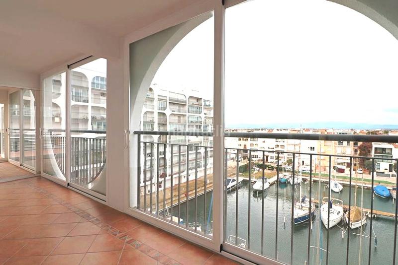 Foto 1182f1a4-6bfb-48f3-8756-65ca35f290cd. Ático en carrer salins 1 línea 1a piso con vistas al mar en Empuriabrava