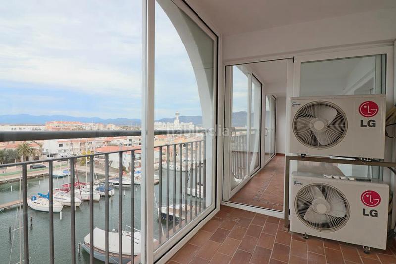 Foto 1b554556-9379-406e-b7db-25ace84ba7ee. Ático en carrer salins 1 línea 1a piso con vistas al mar en Empuriabrava