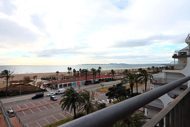 Foto 2c0d6d9a-0558-49ef-847f-f787ab3685f0. Ático en carrer salins 1 línea 1a piso con vistas al mar en Empuriabrava