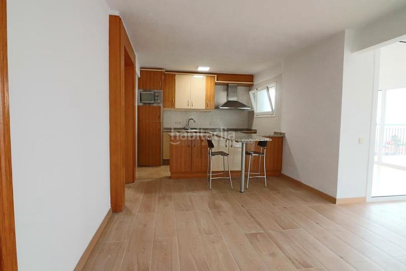 Foto 3ec7614a-305d-4242-b4a9-ffbbe026d974. Ático en carrer salins 1 línea 1a piso con vistas al mar en Empuriabrava