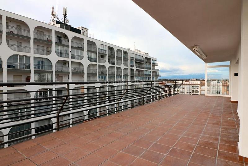 Foto c1a54d2b-ec7b-475e-aee6-d2794343fe27. Ático en carrer salins 1 línea 1a piso con vistas al mar en Empuriabrava