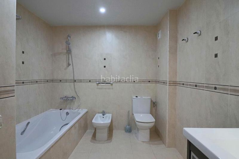 Foto ca313480-41d0-48cd-92d1-71a6e6ac6353. Ático en carrer salins 1 línea 1a piso con vistas al mar en Empuriabrava